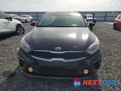Piąte zdjęcie samochodu w środku: 2019 KIA FORTE LXS VIN:3KPF24AD1KE045178 - miniatura