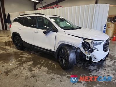 Czwarte zdjęcie samochodu z boku: 2021 GMC TERRAIN SLT VIN:3GKALVEV6ML346869 - miniatura