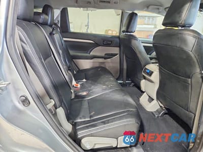 Zdjęcie 11 z 13 samochodu: 2018 TOYOTA HIGHLANDER LE VIN:5TDZARFH0JS035819 - miniatura