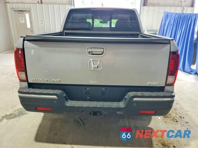 Zdjęcie 6 z 12 samochodu: 2017 HONDA RIDGELINE RTL VIN:5FPYK3F7XHB006086 - miniatura