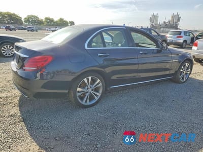 Trzecie zdjęcie samochodu z tyłu: 2015 MERCEDES-BENZ C 300 4MATIC VIN:55SWF4KB1FU019082 - miniatura