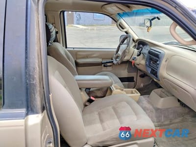 Piąte zdjęcie samochodu w środku: 2003 FORD EXPLORER SPORT VIN:1FMYU60E13UA37301 - miniatura