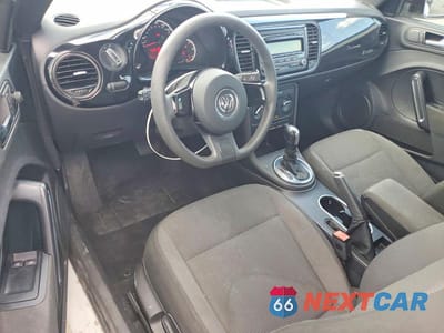 Zdjęcie 8 z 12 samochodu: 2014 VOLKSWAGEN BEETLE VIN:3VWFP7AT9EM624291 - miniatura
