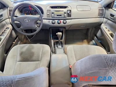 Zdjęcie 8 z 12 samochodu: 2004 TOYOTA CAMRY LE VIN:4T1BE32K44U913882 - miniatura