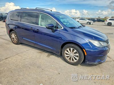 Czwarte zdjęcie samochodu z boku: 2017 CHRYSLER PACIFICA TOURING VIN:2C4RC1DG1HR571915 - miniatura