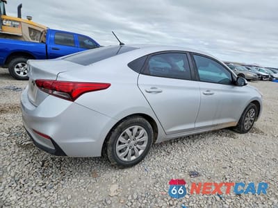 Trzecie zdjęcie samochodu z tyłu: 2018 HYUNDAI ACCENT SE VIN:3KPC24A31JE012657 - miniatura