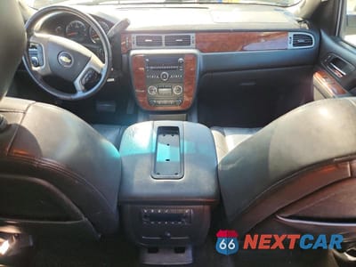 Zdjęcie 8 z 13 samochodu: 2014 CHEVROLET SUBURBAN K1500 LT VIN:1GNSKJE70ER103363 - miniatura