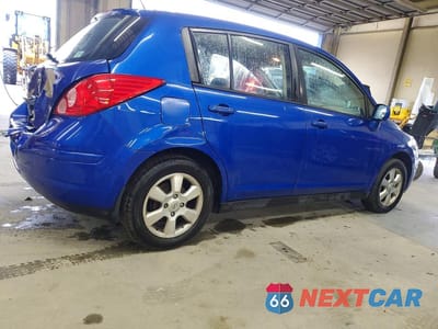 Trzecie zdjęcie samochodu z tyłu: 2012 NISSAN VERSA 1.8 S VIN:3N1BC1CP3CK208713 - miniatura