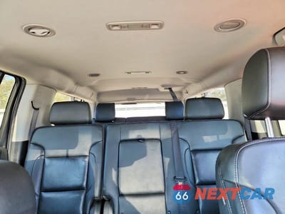Zdjęcie 10 z 13 samochodu: 2019 CHEVROLET SUBURBAN K1500 LT VIN:1GNSKHKC7KR139914 - miniatura
