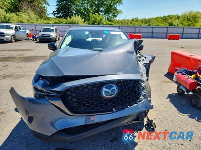 Piąte zdjęcie samochodu w środku: 2025 MAZDA CX-5 PREFERRED VIN:JM3KFBCM1S0675349 - miniatura
