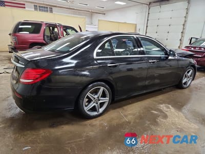 Trzecie zdjęcie samochodu z tyłu: 2019 MERCEDES-BENZ E 450 4MATIC VIN:WDDZF6JB1KA570990 - miniatura