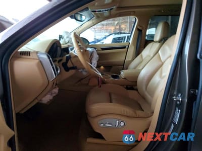 Zdjęcie 7 z 13 samochodu: 2014 PORSCHE CAYENNE S VIN:WP1AB2A26ELA59102 - miniatura
