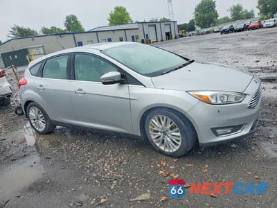 Czwarte zdjęcie samochodu z boku: 2018 FORD FOCUS TITANIUM VIN:1FADP3N27JL271877 - miniatura