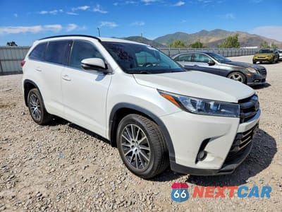 Czwarte zdjęcie samochodu z boku: 2017 TOYOTA HIGHLANDER SE VIN:5TDJZRFH2HS399241 - miniatura