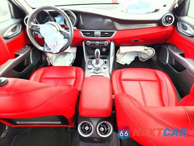 Zdjęcie 8 z 12 samochodu: 2021 ALFA ROMEO GIULIA SPORT VIN:ZARFANAN0M7644910 - miniatura