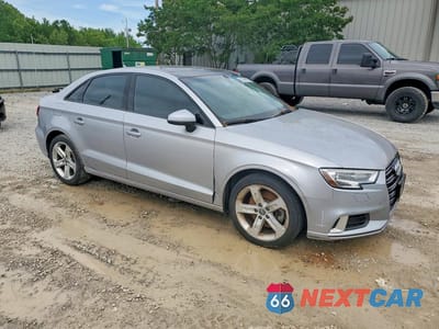 Czwarte zdjęcie samochodu z boku: 2018 AUDI A3 PREMIUM VIN:WAUAUGFF3J1059730 - miniatura
