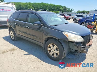 Czwarte zdjęcie samochodu z boku: 2011 CHEVROLET TRAVERSE LT VIN:1GNKVGED4BJ208479 - miniatura