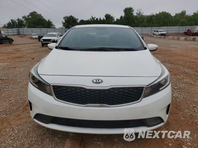 Piąte zdjęcie samochodu w środku: 2017 KIA FORTE LX VIN:3KPFK4A77HE077331 - miniatura