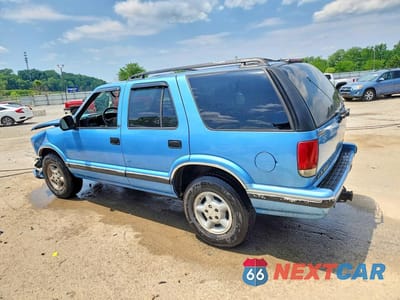 Drugie zdjęcie samochodu z przodu: 1996 CHEVROLET BLAZER VIN:1GNDT13W6T2220256 - miniatura