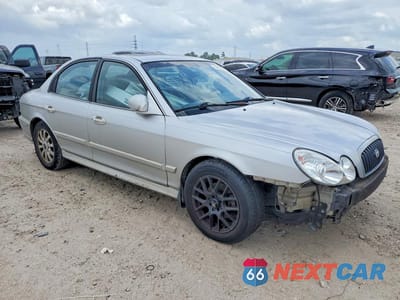 Czwarte zdjęcie samochodu z boku: 2005 HYUNDAI SONATA GLS VIN:KMHWF35HX5A154642 - miniatura