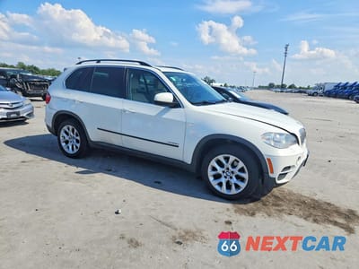 Czwarte zdjęcie samochodu z boku: 2013 BMW X5 XDRIVE35D VIN:5UXZW0C54D0B91491 - miniatura