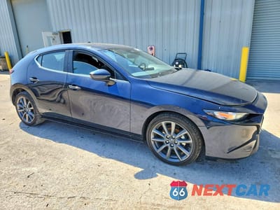 Czwarte zdjęcie samochodu z boku: 2024 MAZDA 3 PREFERRED VIN:JM1BPALM8R1712045 - miniatura