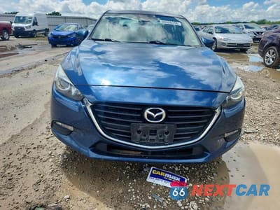 Piąte zdjęcie samochodu w środku: 2018 MAZDA 3 SPORT VIN:3MZBN1U73JM166449 - miniatura