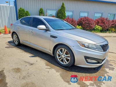 Czwarte zdjęcie samochodu z boku: 2013 KIA OPTIMA LX VIN:5XXGM4A74DG222938 - miniatura