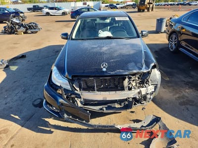Piąte zdjęcie samochodu w środku: 2014 MERCEDES-BENZ C 300 4MATIC VIN:WDDGF8AB3EG182700 - miniatura