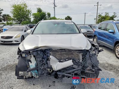 Piąte zdjęcie samochodu w środku: 2019 HYUNDAI SANTA FE SE VIN:5NMS23AD5KH127805 - miniatura