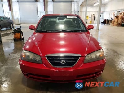 Piąte zdjęcie samochodu w środku: 2004 HYUNDAI ELANTRA GLS VIN:KMHDN46D04U708926 - miniatura