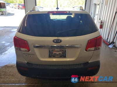 Zdjęcie 6 z 13 samochodu: 2013 KIA SORENTO LX VIN:5XYKTDA24DG351792 - miniatura