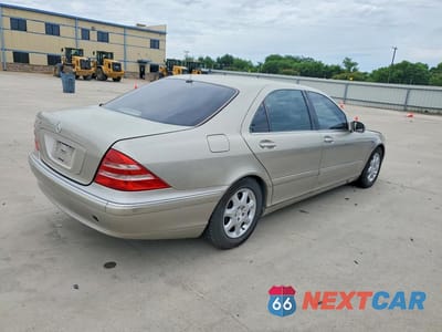 Trzecie zdjęcie samochodu z tyłu: 2000 MERCEDES-BENZ S 430 VIN:WDBNG70J0YA023656 - miniatura