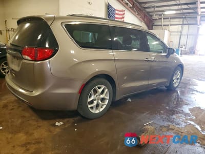 Trzecie zdjęcie samochodu z tyłu: 2018 CHRYSLER PACIFICA TOURING PLUS VIN:2C4RC1FG1JR182825 - miniatura