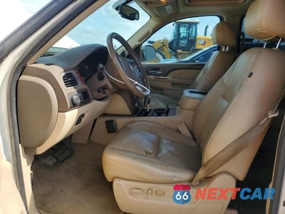 Zdjęcie 7 z 13 samochodu: 2011 CHEVROLET SUBURBAN C1500 LTZ VIN:1GNSCKE06BR357046 - miniatura