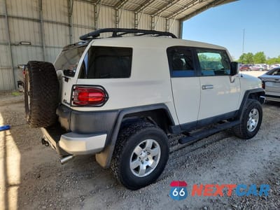 Trzecie zdjęcie samochodu z tyłu: 2010 TOYOTA FJ CRUISER BASE VIN:JTEBU4BFXAK075523 - miniatura