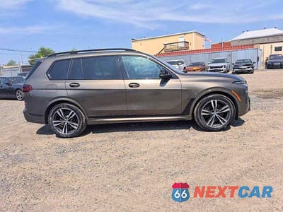 Zdjęcie 15 z 15 samochodu: 2023 BMW X7 M60I VIN:5UX33EM04P9R91655 - miniatura