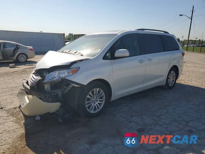 2015 TOYOTA SIENNA XLE 8-PASSENGER 5TDYK3DC0FS561534 - główne zdjęcie licytacji z USA - miniatura