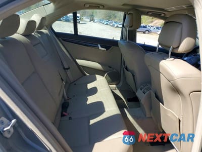 Zdjęcie 10 z 12 samochodu: 2014 MERCEDES-BENZ C 250 VIN:WDDGF4HB7ER305899 - miniatura