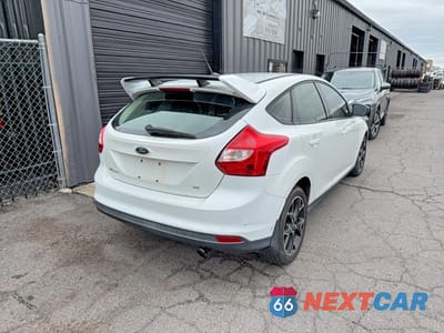 Czwarte zdjęcie samochodu z boku: 2012 FORD FOCUS SE VIN:1FAHP3K24CL295305 - miniatura