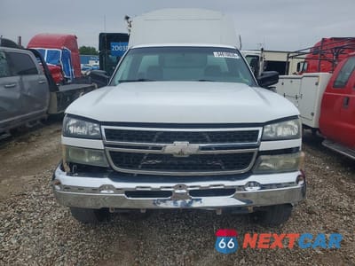 Piąte zdjęcie samochodu w środku: 2006 CHEVROLET SILVERADO C2500 HEAVY DUTY VIN:1GBHC24U06E150175 - miniatura