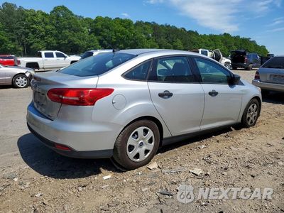 Trzecie zdjęcie samochodu z tyłu: 2015 FORD FOCUS S VIN:1FADP3E25FL353839 - miniatura