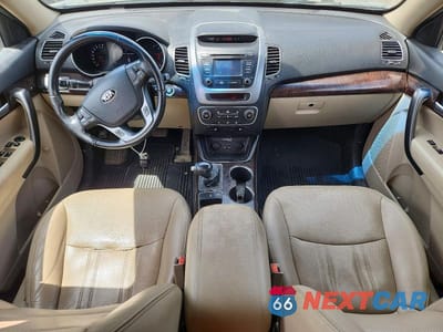 Zdjęcie 8 z 13 samochodu: 2014 KIA SORENTO LX VIN:5XYKTDA65EG504071 - miniatura
