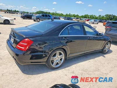 Trzecie zdjęcie samochodu z tyłu: 2012 MERCEDES-BENZ S 550 VIN:WDDNG7DBXCA479277 - miniatura