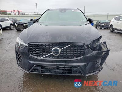 Piąte zdjęcie samochodu w środku: 2023 VOLVO XC60 PLUS VIN:YV4H60DW9P1217810 - miniatura