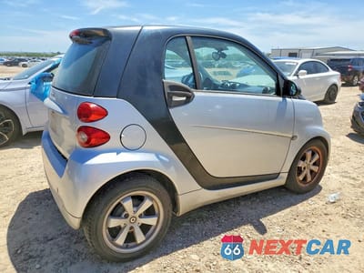 Trzecie zdjęcie samochodu z tyłu: 2012 SMART FORTWO PURE VIN:WMEEJ3BA7CK568007 - miniatura