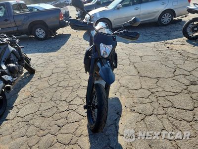 Drugie zdjęcie samochodu z przodu: 2024 KTM 690 SMC R VIN:VBKLSV403RM762760 - miniatura