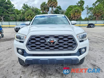 Piąte zdjęcie samochodu w środku: 2021 TOYOTA TACOMA TRD OFF-ROAD VIN:3TMCZ5AN6MM451530 - miniatura