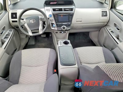 Zdjęcie 8 z 12 samochodu: 2015 TOYOTA PRIUS V THREE VIN:JTDZN3EU0FJ026302 - miniatura