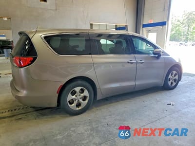 Trzecie zdjęcie samochodu z tyłu: 2017 CHRYSLER PACIFICA LX VIN:2C4RC1CG4HR635771 - miniatura